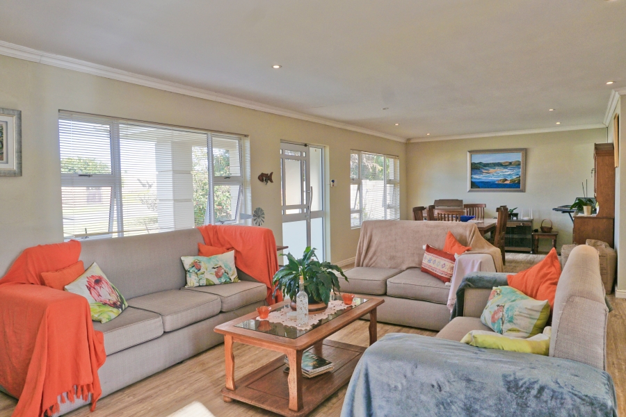 6 Bedroom Property for Sale in Kidds Beach Eastern Cape